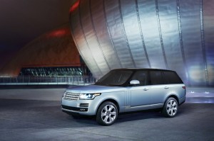 land-rover-al-salone-di-francoforte-2013-lr_range_rover_hybrid_location_02