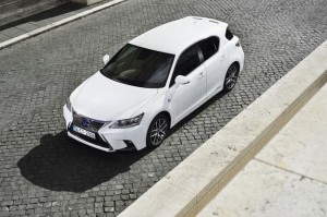 LEXUS_CT_200H_07_DPL_2014__mid