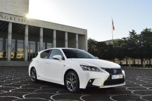 LEXUS_CT_200H_14_DPL_2014__mid