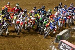 pirelli-pronta-a-scendere-in-campo-per-le-sfide-a-due-ruote-della-stagione-racing-2014-bdw50162