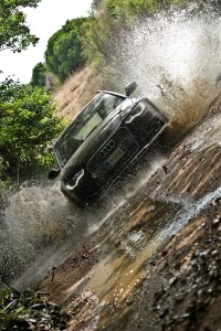 media-Costa Smeralda. Home of quattro. Il guado nel percorso offroad