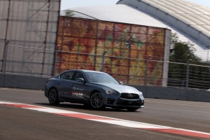 84824_Sebastian Vettel drives Sochi GP circuit in an Infiniti Q50