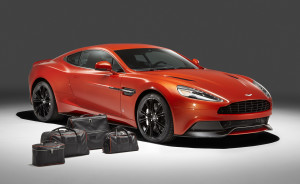 le-aston-martin-personalizzate-da-q-in-mostra-a-pebble-beach-vanquish-f3q-with-luggage