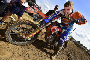 pirelli-e-matematicamente-campione-del-mondo-nelle-classi-mxgp-e-mx2-del-campionato-mondiale-fim-motocross-e-si-aggiudica-anche-i-titoli-europei-delle-classi-125-250-e-300-clarke-3