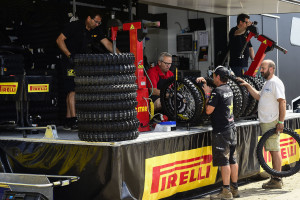 pirelli-e-matematicamente-campione-del-mondo-nelle-classi-mxgp-e-mx2-del-campionato-mondiale-fim-motocross-e-si-aggiudica-anche-i-titoli-europei-delle-classi-125-250-e-300-racing-service