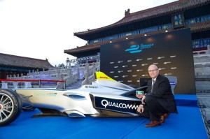 St-+-¬phane Linder with Formula E racing car in Beijing Temple