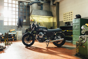 moto-guzzi-v7-ii-secondo-atto-di-unopera-prima-v7-ii-dark-rider