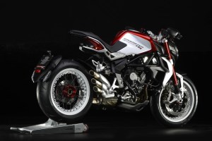 pirelli-diablo-rossoii-scelto-da-mv-agusta-come-primo-equipaggiamento-per-le-nuove-brutale-800-rr-e-brutale-dragster-800-rr-brutale-dragster-800-rr-6