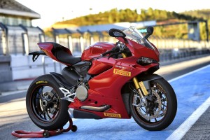 pirelli-diablo-supercorsa-sp-primo-equipaggiamento-delle-nuove-ducati-1299-panigale-1299-panigale-s-e-panigale-r-_g104492