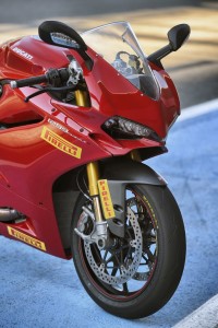 pirelli-diablo-supercorsa-sp-primo-equipaggiamento-delle-nuove-ducati-1299-panigale-1299-panigale-s-e-panigale-r-_g104499