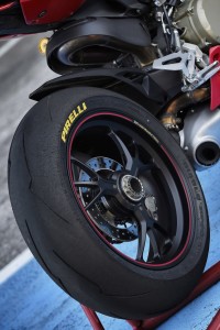 pirelli-diablo-supercorsa-sp-primo-equipaggiamento-delle-nuove-ducati-1299-panigale-1299-panigale-s-e-panigale-r-_g104505