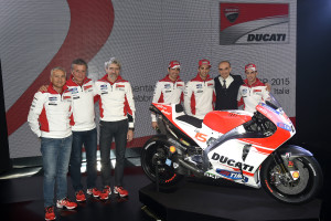 10-Ducati_MotoGP_Team_2015_Presentation_04