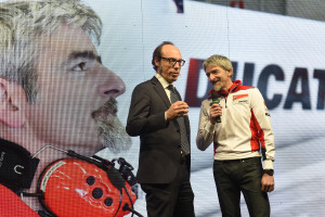 5-Ducati_MotoGP_Team_2015_Presentation_16