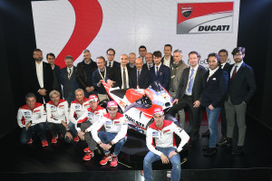 6-Ducati_MotoGP_Team_2015_Presentation_13