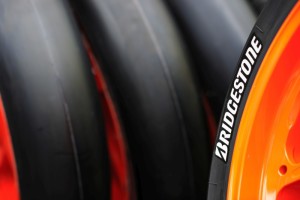 bridgestone-battlax-motogp-slick-tyres_0.middle