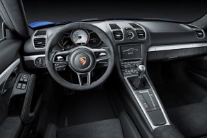 quando-il-made-in-germany-e-affascinato-dal-made-in-italy-firmato-alcantara-porsche-cayman-gt4-nuovo-membro-della-famiglia-gt-di-porsche-p15_0067_a4_rgb