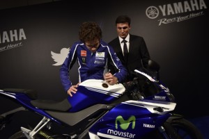 rossi-e-zanetti-uniti-per-la-fondazione-pupi-rossi-e-zanetti-yamaha-yzf-r125-2