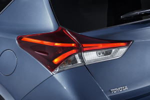 toyota-new-auris-more-style-and-new-engines-auris_det_01_dpl_2015