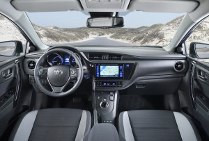 toyota-new-auris-more-style-and-new-engines-auris_int_01_dpl_2015