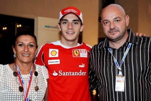 ©WRI2/MAXPPP  - Jules Bianchi (FRA), Scuderia Ferrari with his parents Philippe and Christine. Yas Marina Circuit. Young Drivers F1 Test Abu Dhabi 16-17/11/10 (MaxPPP TagID: maxsportsworldtwo197824.jpg) [Photo via MaxPPP]
