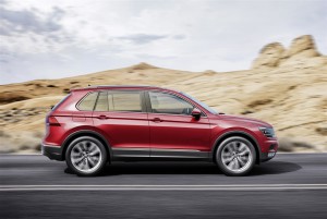 media-Nuova Tiguan offroad_DB2015AU01365