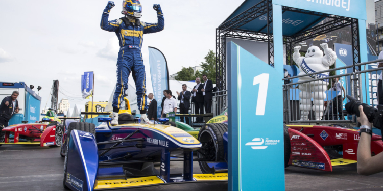 2015/2016 FIA Formula E Championship.
Berlin ePrix, Berlin, Germany.
Saturday 21 May 2016.
Sebastien Buemi (SUI), Renault e.Dams Z.E.15 celebrates in Parc ferme
Photo: Andrew Ferraro/LAT/Formula E
ref: Digital Image _14P4622