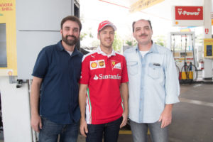 shell_customers_surprised_to_see_sebastian_vettel_at_a_shell_station_in_bra_il