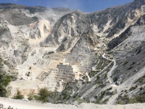 Cave Carrara a cielo aperto