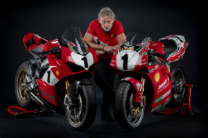 08_Panigale V4 25_ Anniversario 916_studio_UC77838_High