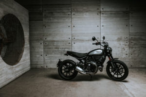 MY20_DUCATISCRAMBLER_ICON DARK_20_UC101441_High