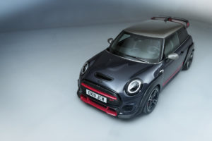 P90376257_highRes_mini-john-cooper-wor