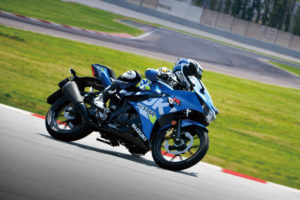 gsx-r125xam0-action02