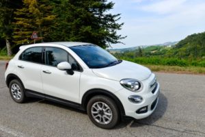 La Fiat 500 X 1.6 Torq 4 cilindri 1598 cc 81 Kw (110 hp) con cambio meccanico Euro 6 convertita a metano in after market da Ecomotive Solutions e Autogas Italia s