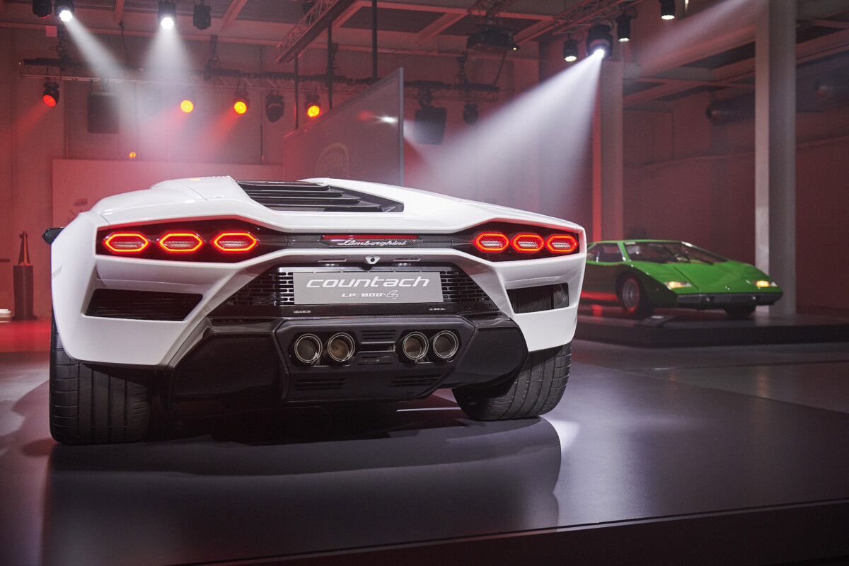 Alla Milano Design Week Lamborghini presenta la Countach LPI 800-4