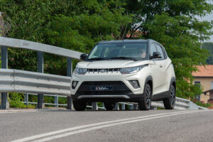 KUV100_outdoor_7229_LR (1)