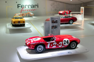 2200059-brand-MEF-Ferrari-Forever