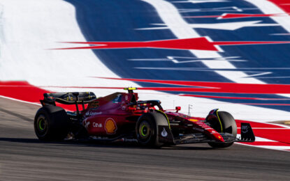 Sainz regala alla Ferrari la prima pole ad Austin. Accanto a lui Verstappen
