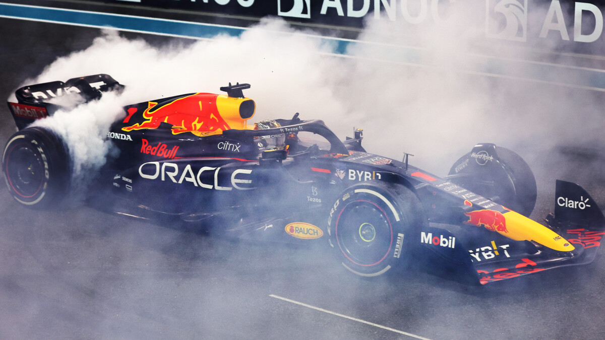 Abu Dhabi: sipario con la 15° di Verstappen e Leclerc vice campione