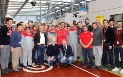 Giacomo Agostini in visita alla factory Brembo Racing