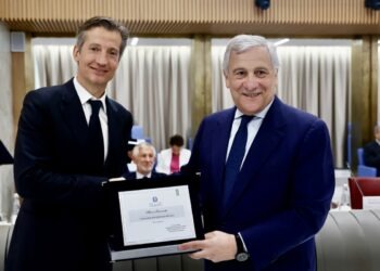 Marco Bezzecchi e il ministro degli Esteri Antonio Tajani durante l'evento Moto d'Italia, presso la Farnesina, Roma, 14 luglio 2026, ANSA/VINCENZO LIVIERI