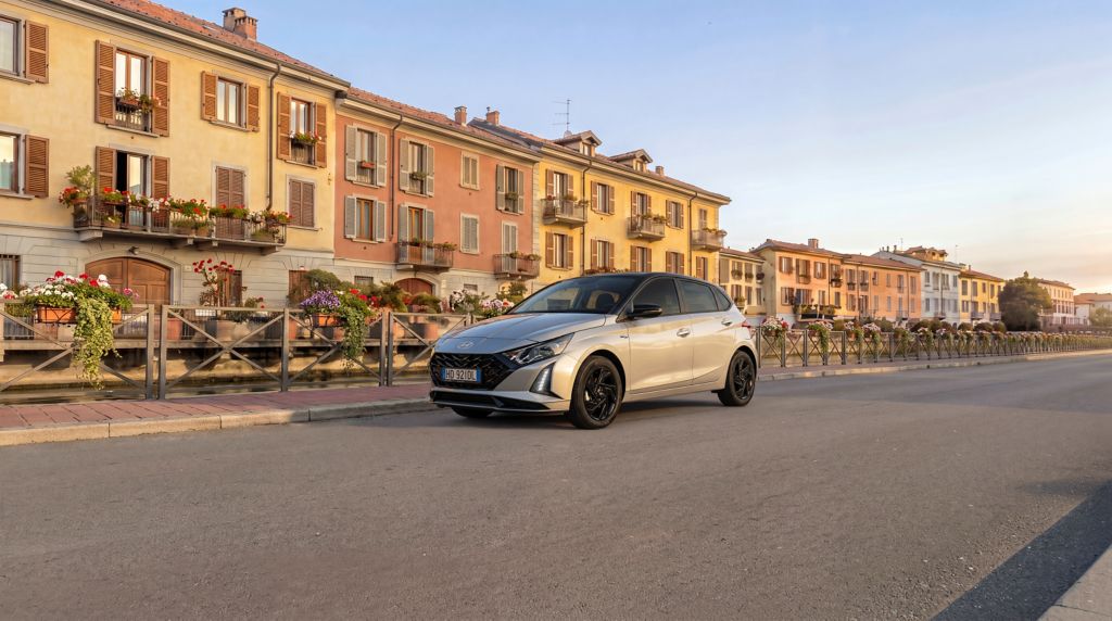 Hyundai i20 MY27 con nuove tecnologie e versioni, disponibile in diverse dotazioni e prezzi